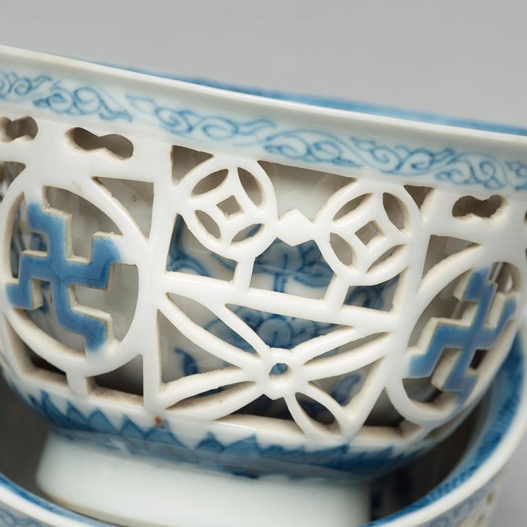 Two blue and white 'Ling Long' bowls, Qing dynasty, Kangxi (1662-1722).