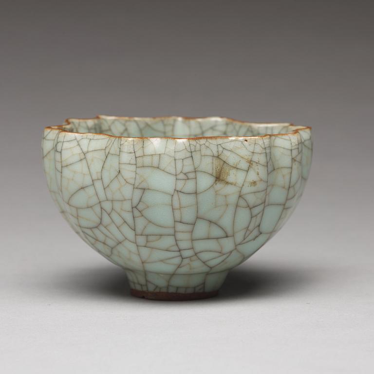 A lotus shaped ge-glazed cup, presumably Ming dynasty (1368-1644).