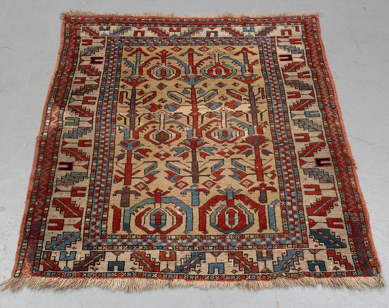 A rug, antique Anatolian/Caucasian, ca 148-149 x 104,5-110 cm (as well as 1-1,5 cm flat weave at one end).