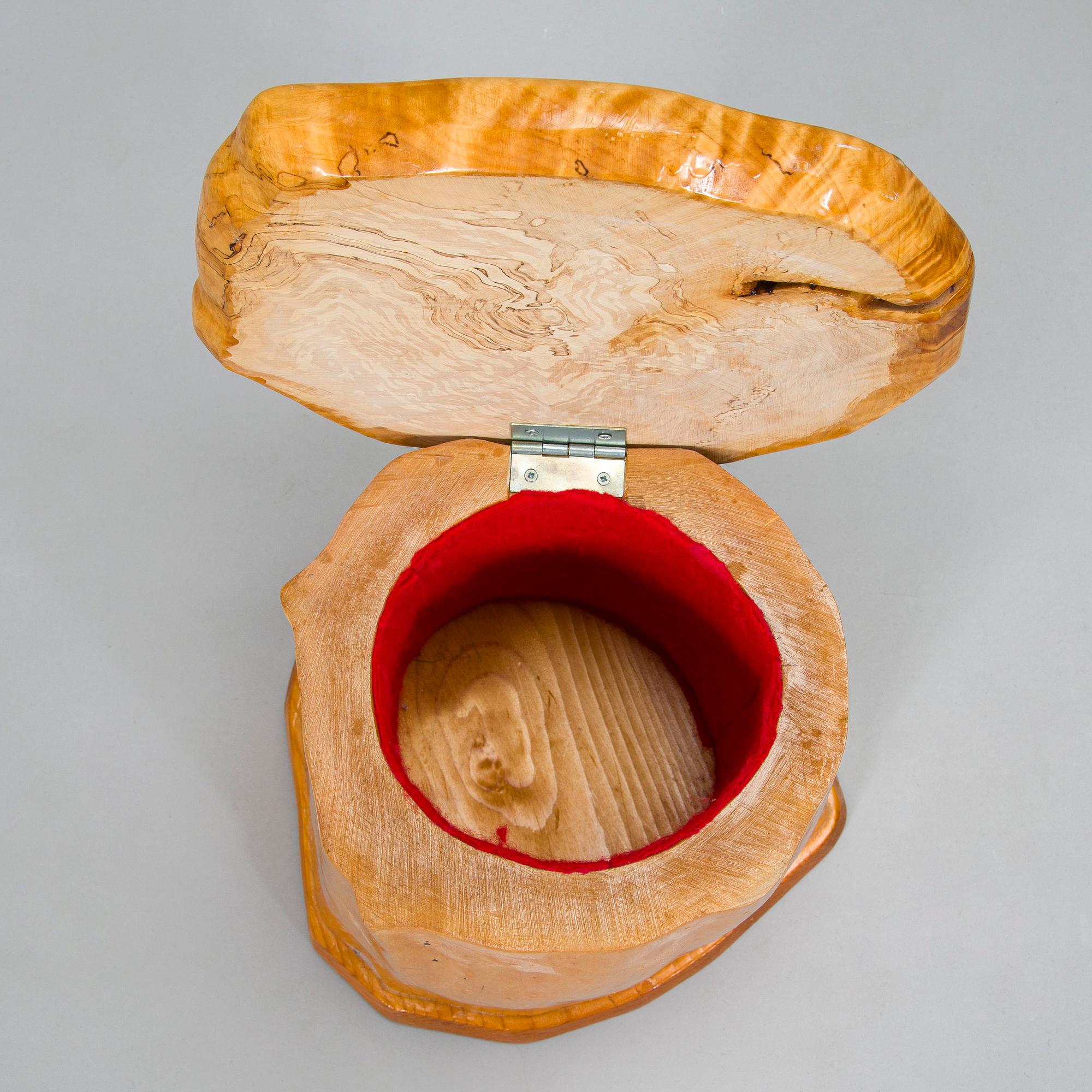 Mauri Haapiainen, a late 20th century masur birch chair and stool.