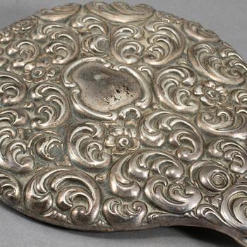 TOILETTE-GARNITYR, 4 delar, delvis silver, 1900-tal.