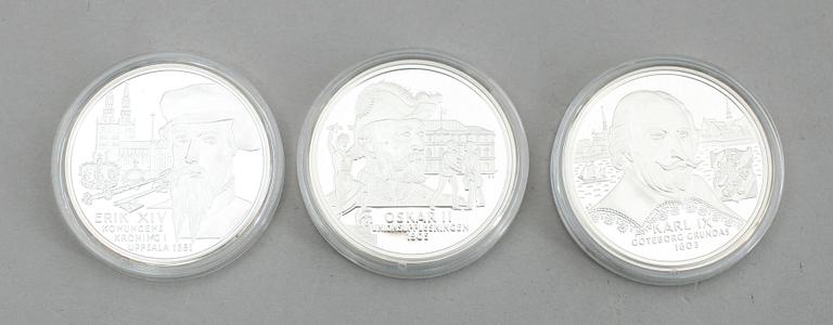 MINNESMYNT, 24 st, silver, "Kungariket Sverige". Tot vikt ca 624 g.