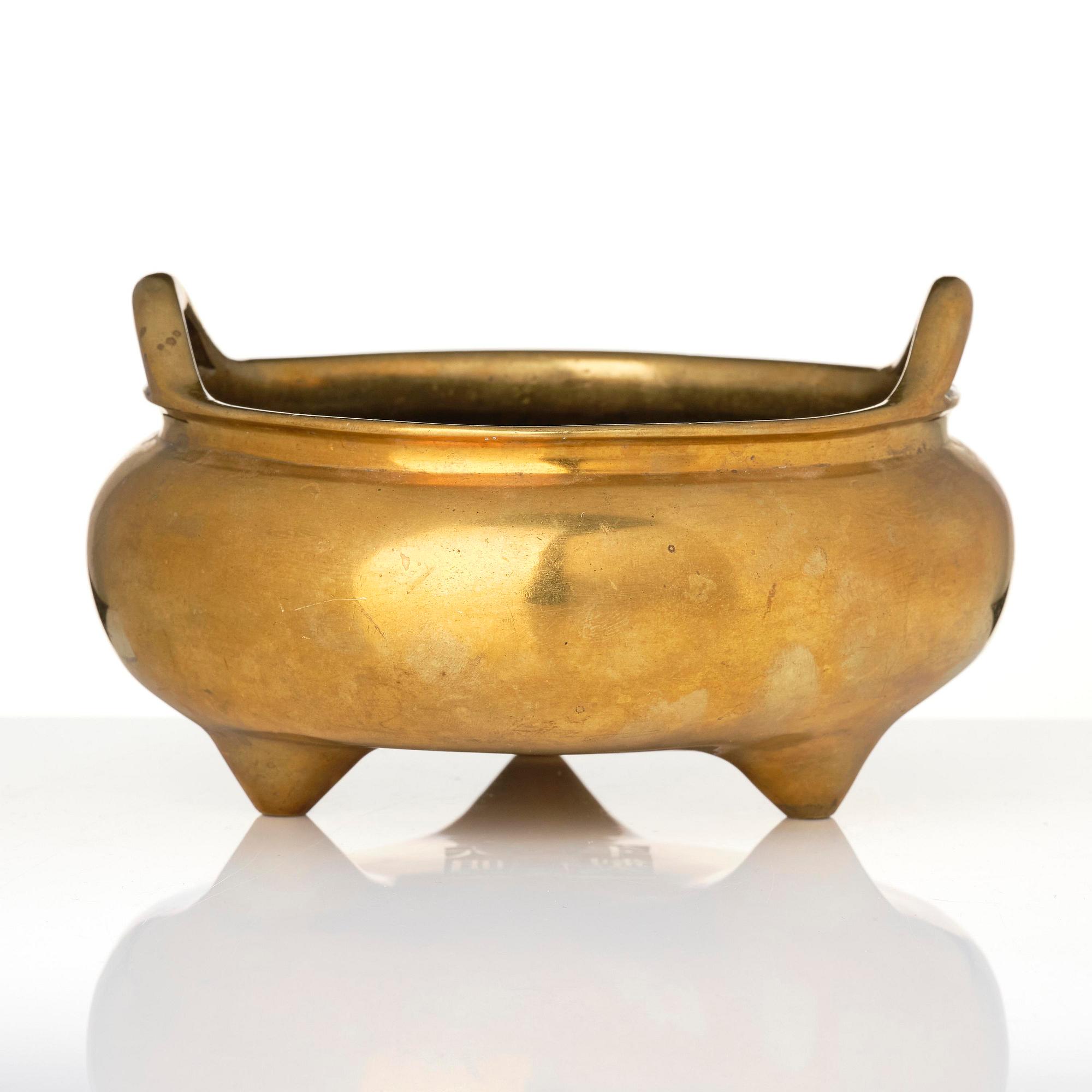 A tripod bronze censer, late Ming dynasty/early Qing dynasty.