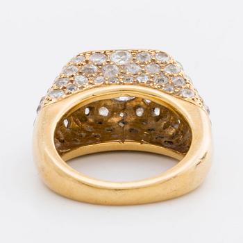 RING 20K gold w old-cut diamonds approx 4,5 ct, valuation letter.