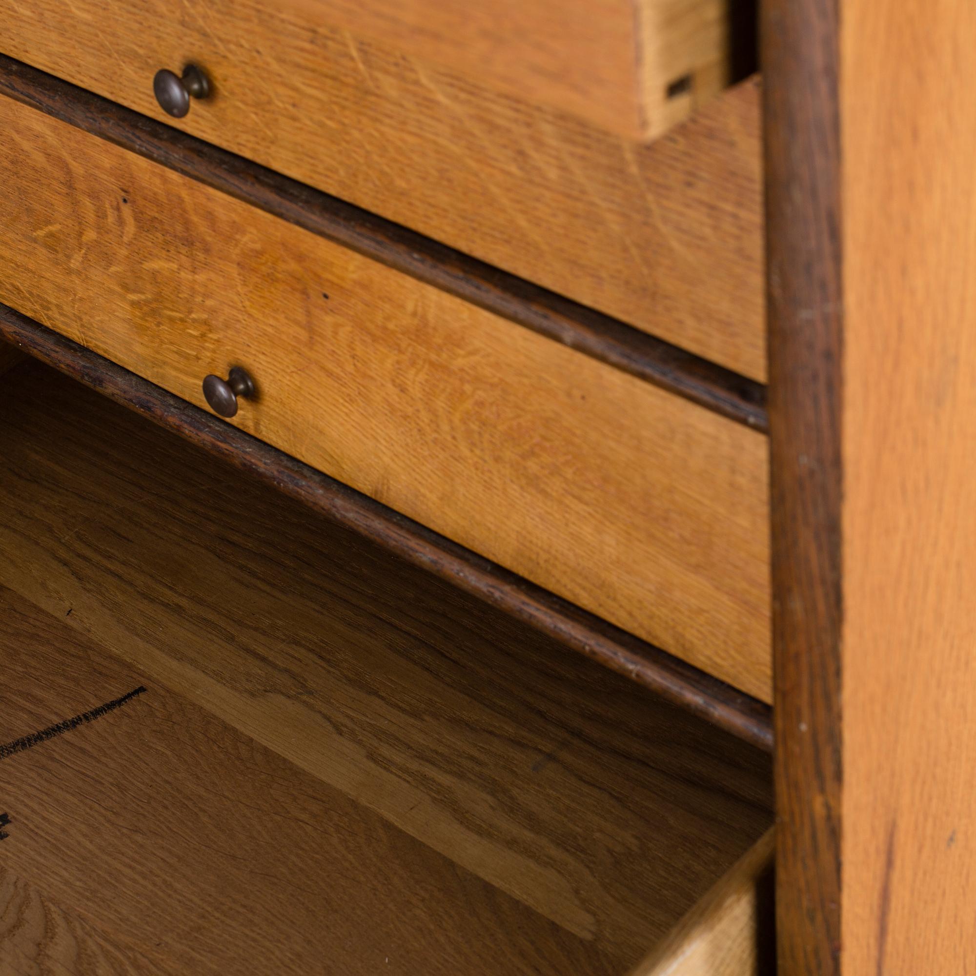 LÅDSKÅP, ek 1900-talets första hälft.