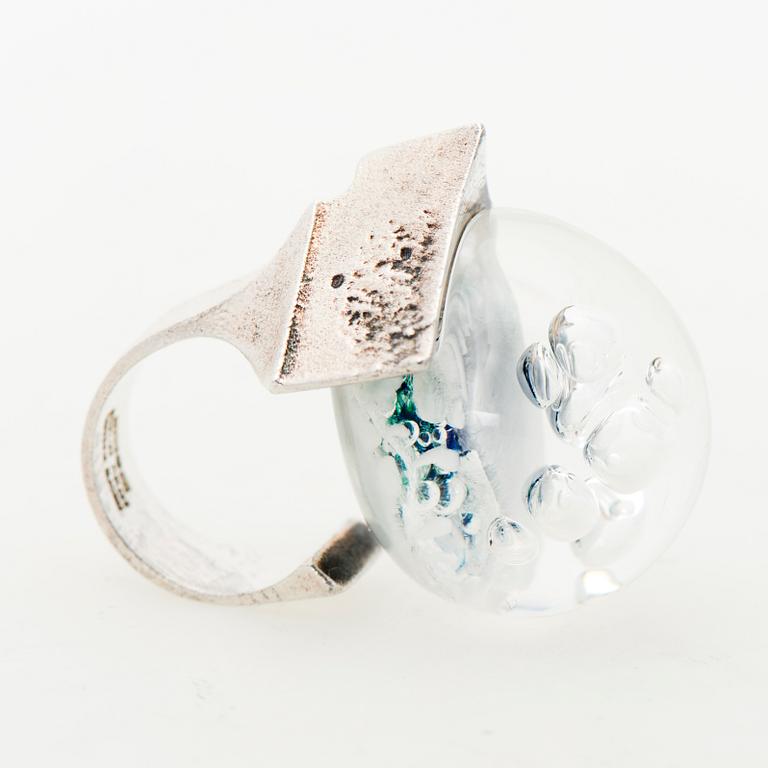 BJÖRN WECKSTRÖM,  RING, "Förstelnad sjö", silver, akryl. Lapponia 1973.