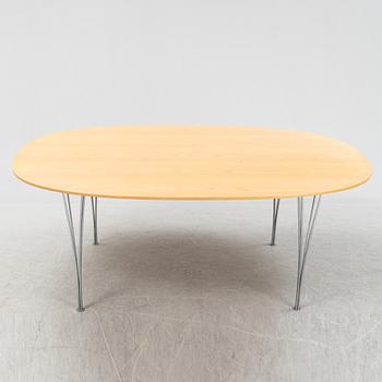 A 'Super elliptical' dining table by Bruno Mathsson & Piet Hein for Fritz Hansen.