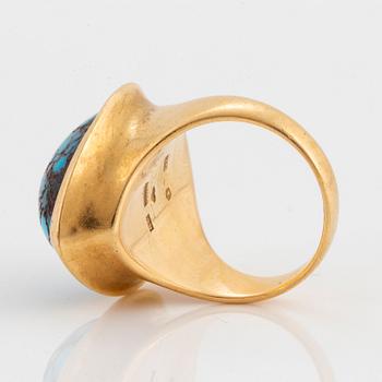 A Borgila 18K gold ring set with a turqoise.