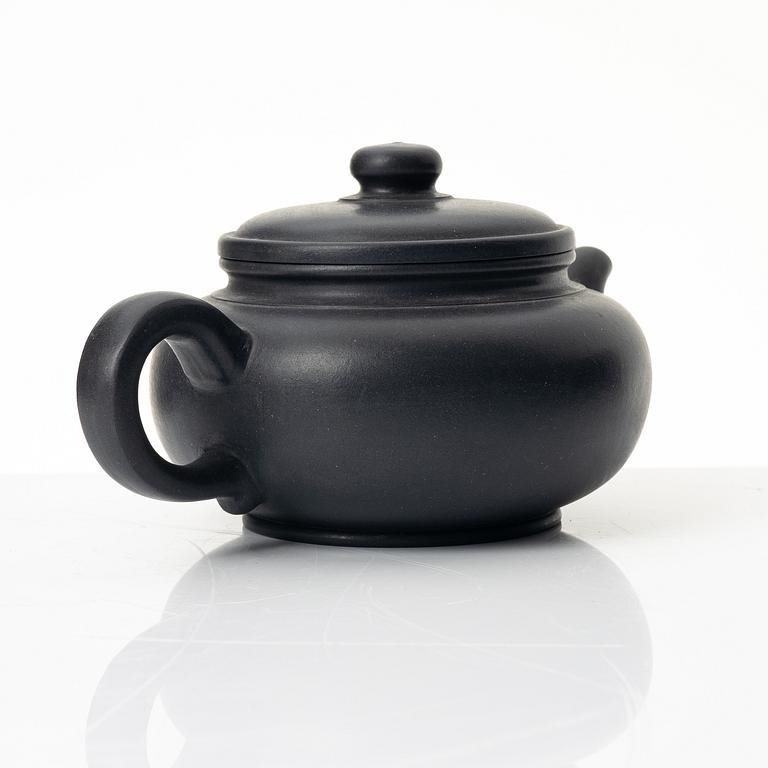 Zhou Guizhen, A blue yixing teapot, China, 1980s.