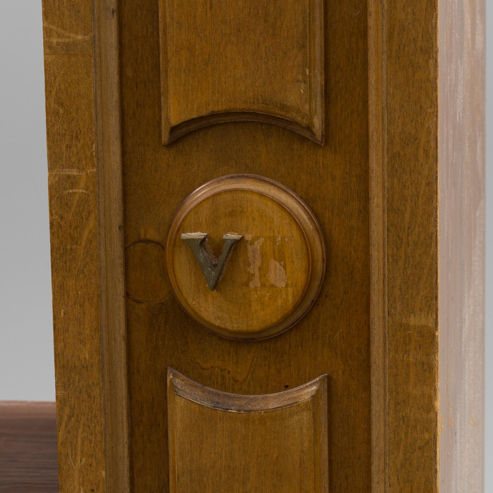 A pair of book shelves from ca 1900.