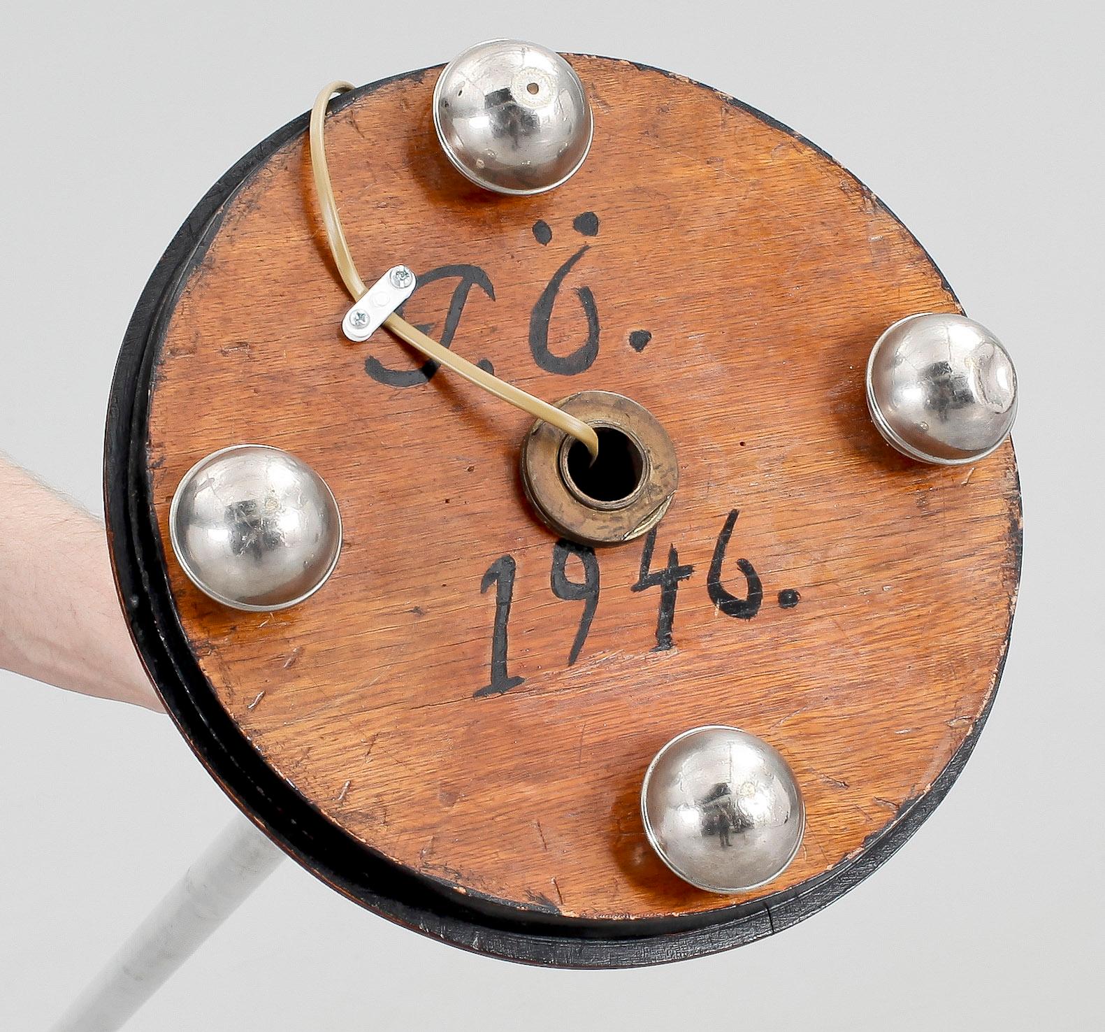 GOLVLAMPA, metall, 1940-tal.