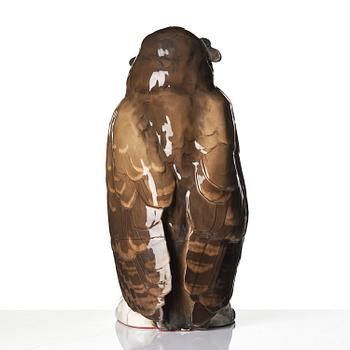 Waldemar Lindström, Skulptur, "Berguv", glaserat porslin,  Rörstrand, 1900-talets början.