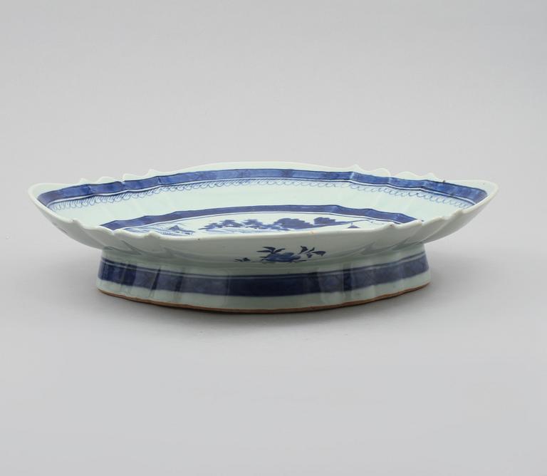 UPPLÄGGNINGSFAT, porslin, Kina, 1800-tal.