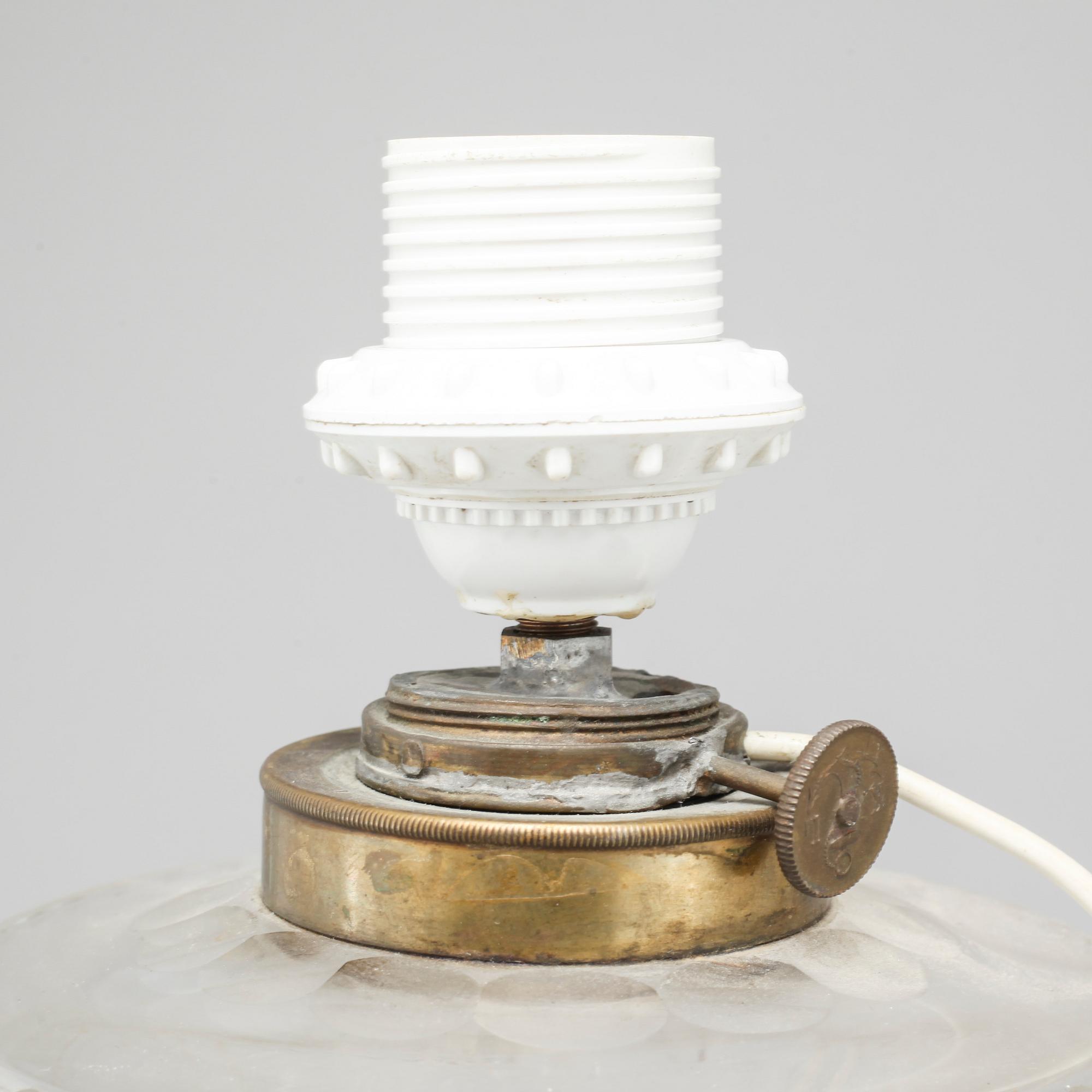 An early 20th century tablelamp.
