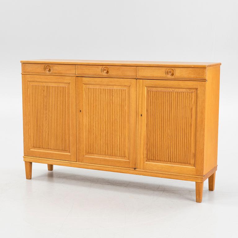 Carl Malmsten, sideboard, "Herrgården", Bodafors, 1900-talets andra hälft.