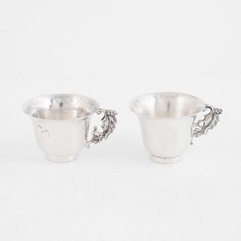 A pair of Japanese silver cups, first half of the 20th century.