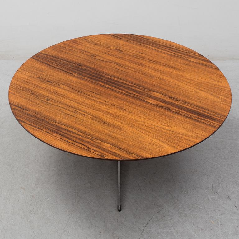 ARNE JACOBSEN, A Fritz Hansen rosewood veneered coffee table, Denmark, 1968.