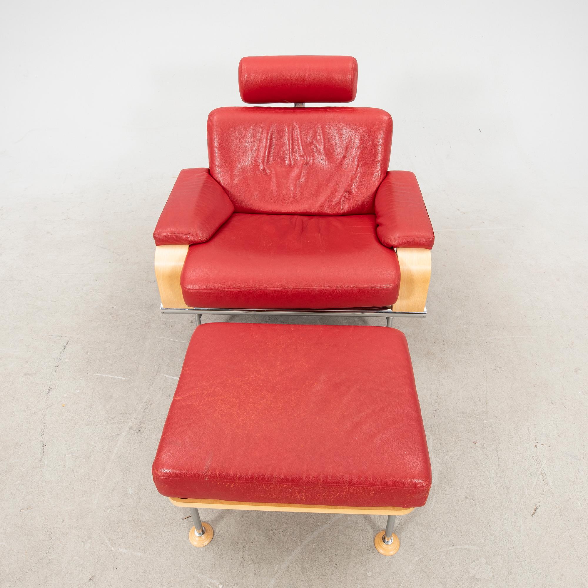 A Folke Fribyter leather armchair and fotstool 'Leo' from Nelo Knislinge around year 2000.