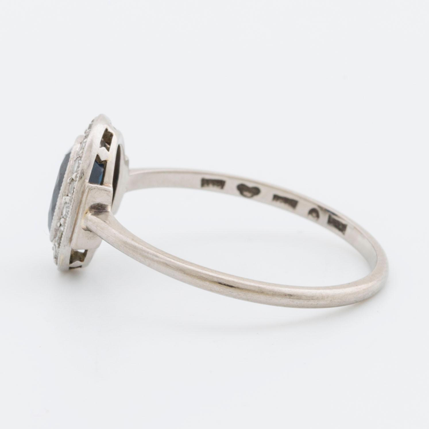 RING, 18K vitguld fasettslipad safir samt 8/8 slipade diamanter ca 0,10 ct, Strömdahl Stockholm.