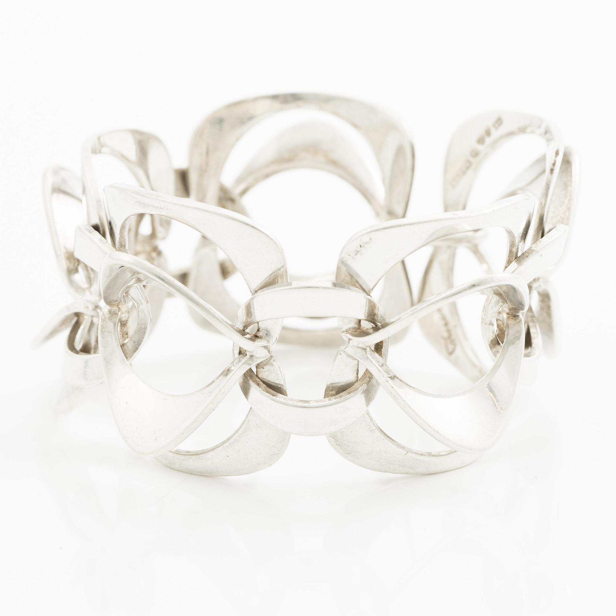 Theresia Hvorslev, a bracelet, silver, Falköping 1972. For Alton.