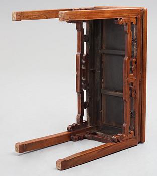 Altarbord, hardwood. Qingdynastin (1664-1912).