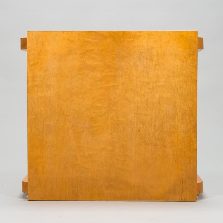 Alvar Aalto, a mid-20th century '85' table and four '60' stools for O.Y. Huonekalu-ja Rakennustyötehdas A.B.