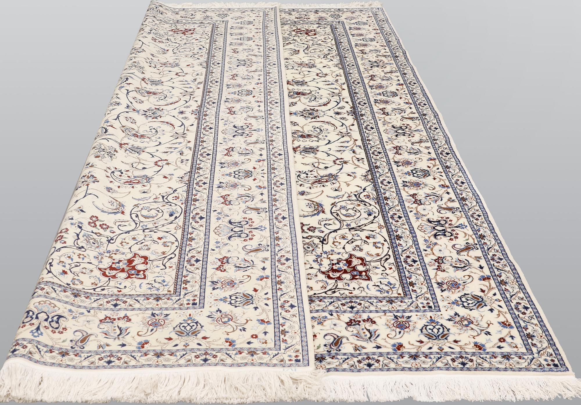 A part silk Nain carpet, so-called 6LAA, approx. 292 x 200 cm.