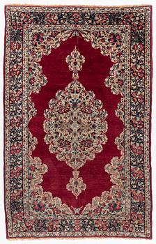 Matta, semiantik Kirman, ca 204 x 127 cm.