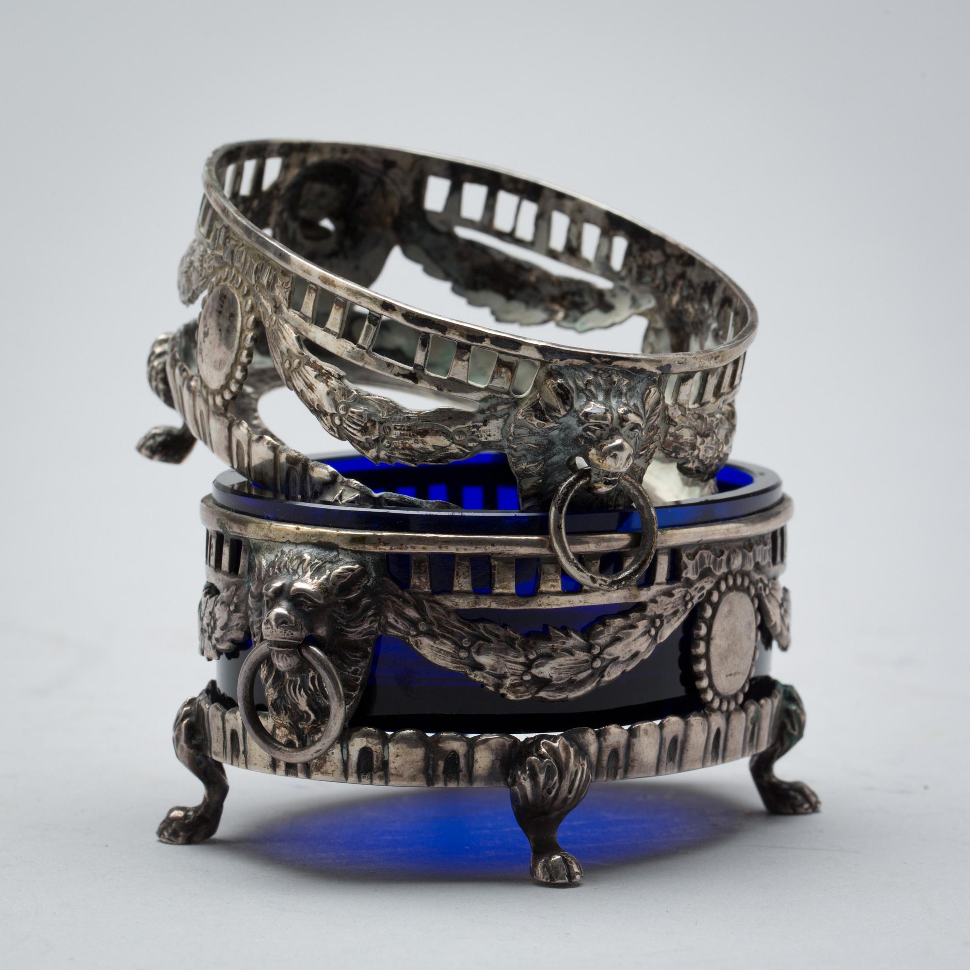 SALTKAR, ett par, silver. Göteborg, 18/1900-tal. Vikt ca 143 g.