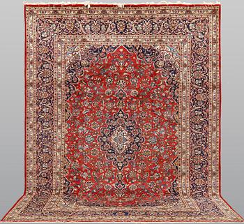 A Keshan carpet, approx. 307 x 200 cm.