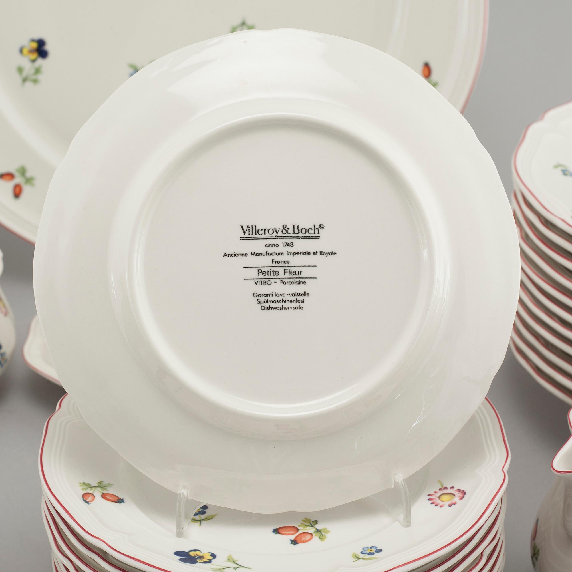 A Villeroy & Bosch 72 pcs dinner service "Petite Fleur".