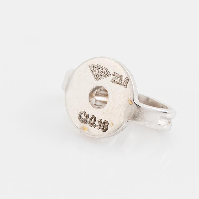 Örhängen med briljantslipade diamanter, totalt ca 0,36 ct.