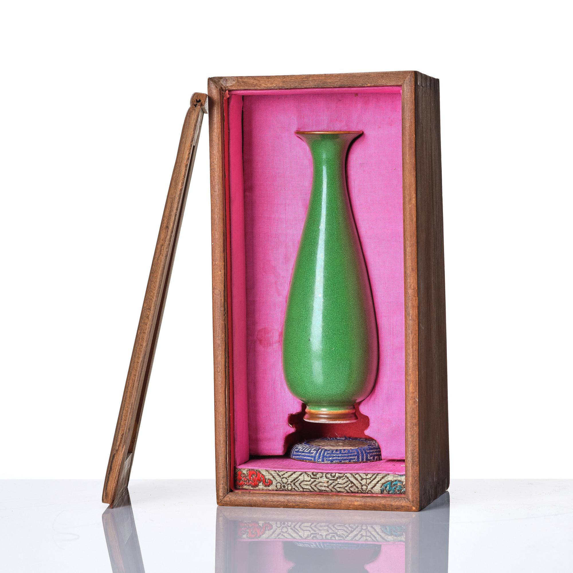 A Chinese apple-green-glazed vase, Qing dynasty.