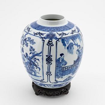 A blue and white Chinese Kangxistyle urn, 20th century.