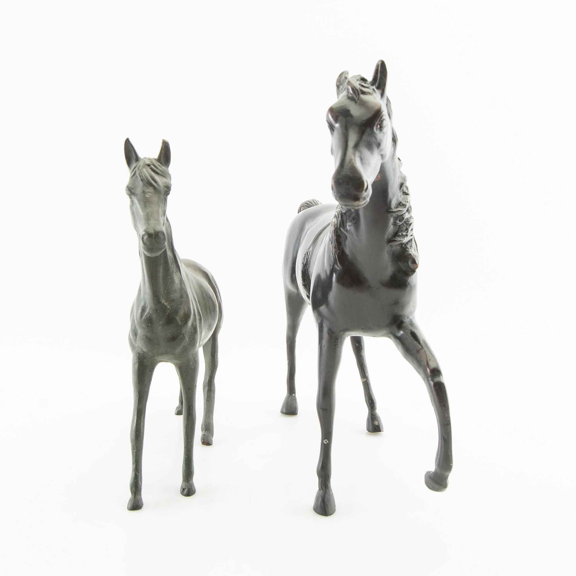 Okänd konstnär 1900-tal, Skulpturer 2 st Hästar.