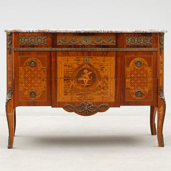 BYRÅ, gustaviansk stil. 1900-tal.