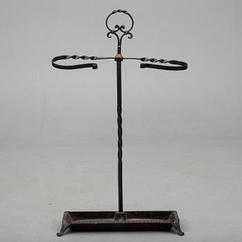 BRASSKYDD / PARAPLYSTÄLL, järn, 1900-talets slut.