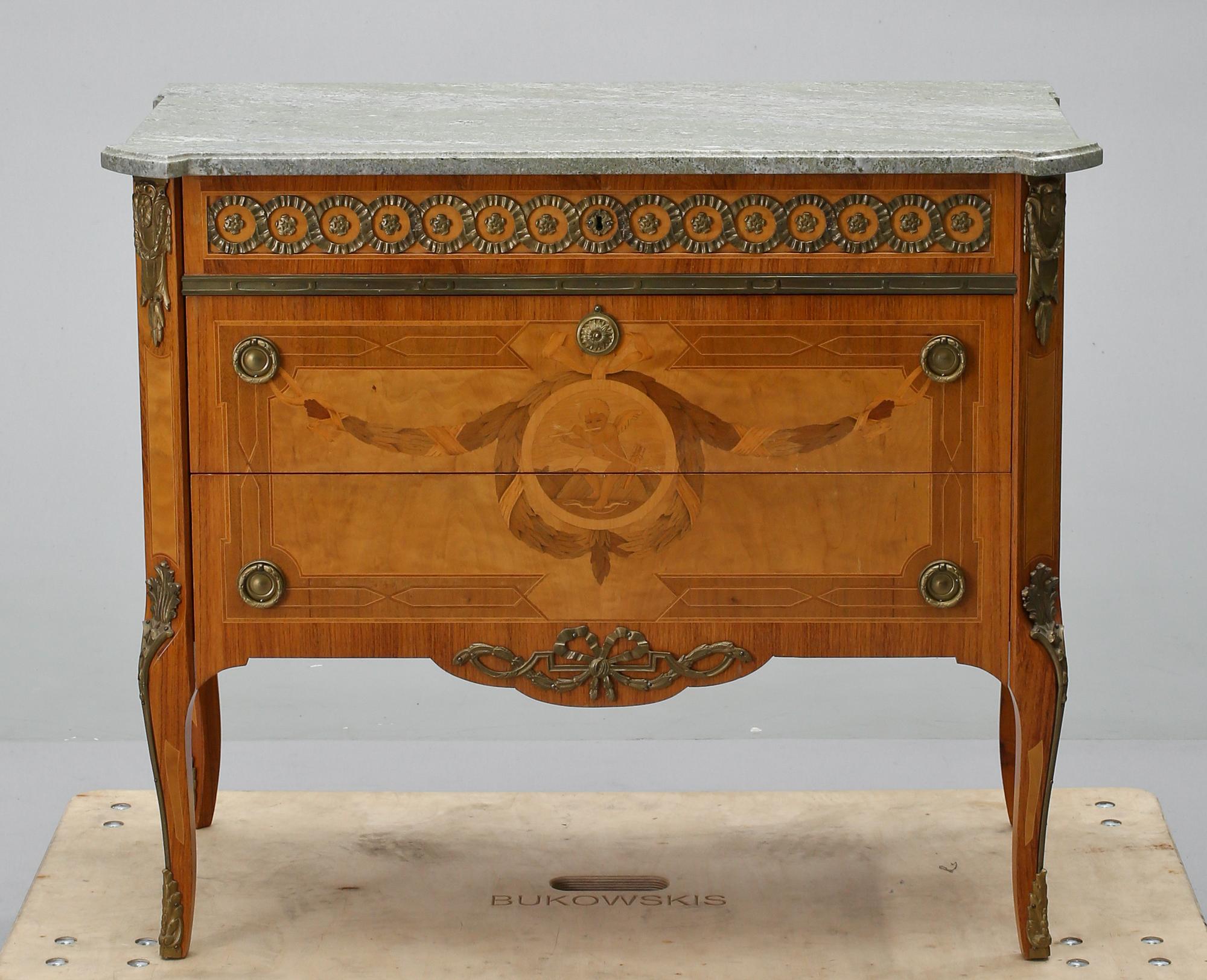 BYRÅ, sk Hauptkopia, gustaviansk stil, omkring 1900-talets mitt.