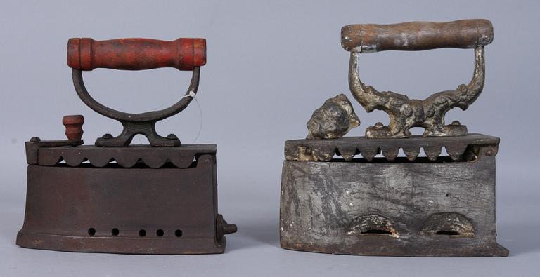 STRYKJÄRN, 2 st, 1800-tal.