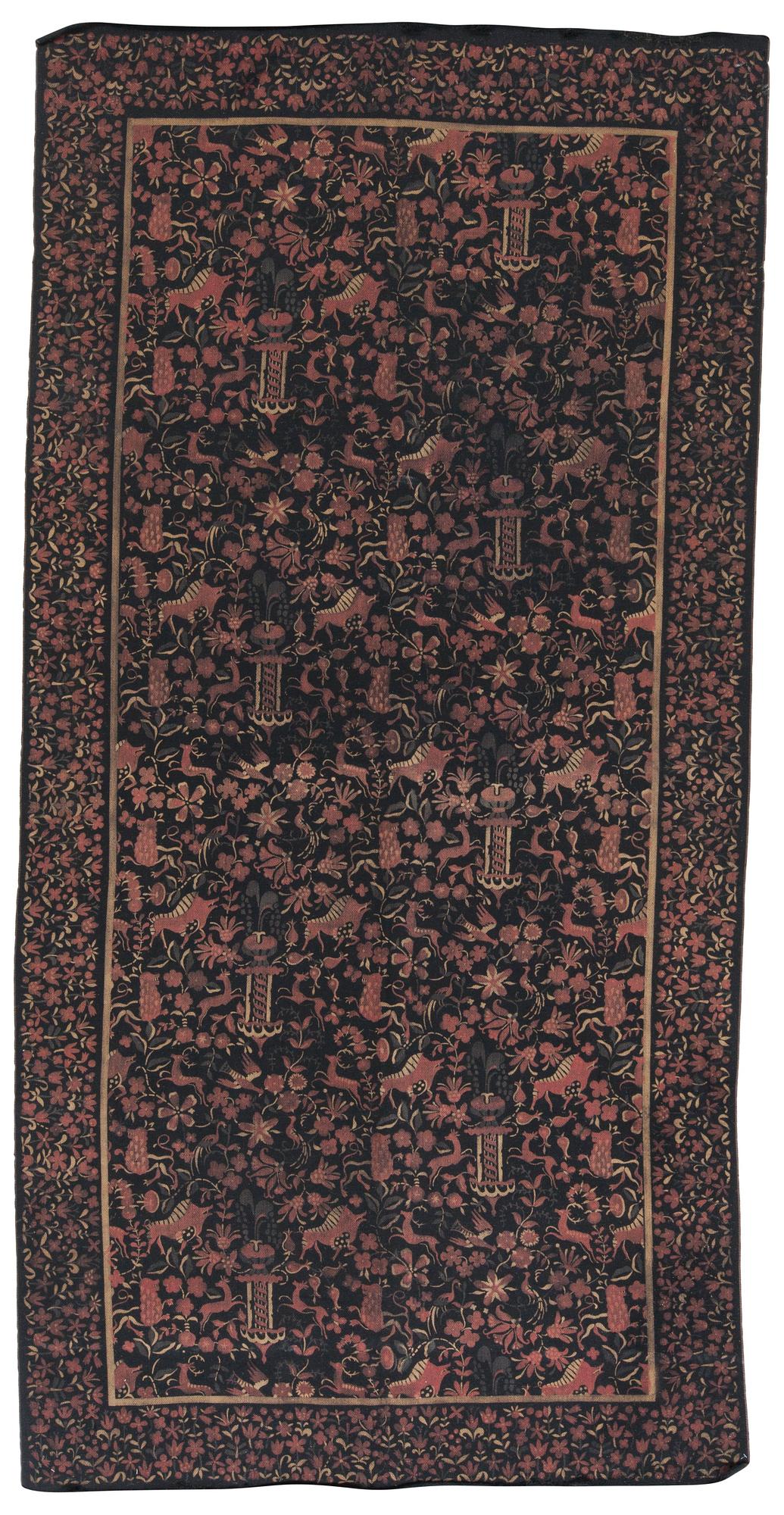 TEXTIL.  Tryck på ylle. 301,5 x 150 cm. Stämpelmärkt à tergo: Halla 1925.