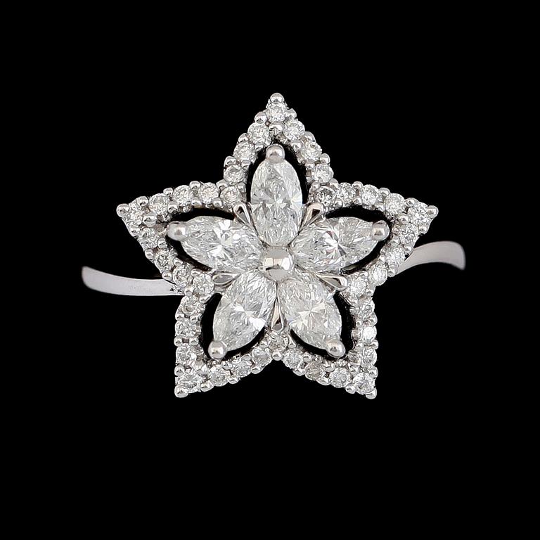 RING, 18K vitguld, diamanter tot ca 1.05 ct.