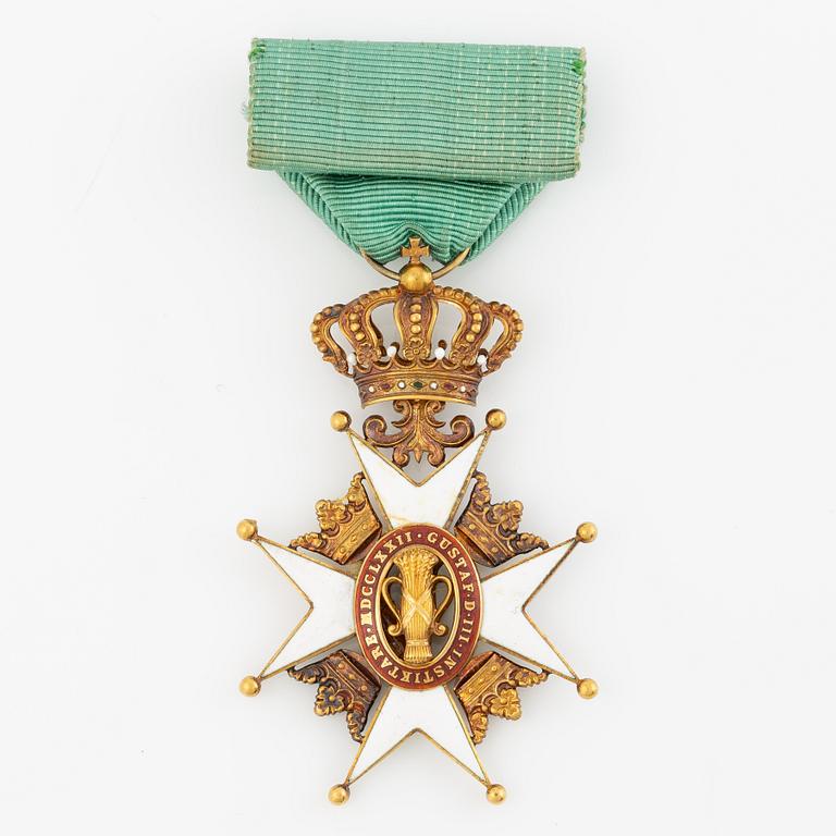 The Order of Vasa, knight's insignia, 18K gold and enamel, C.F. Carlman, in case.
