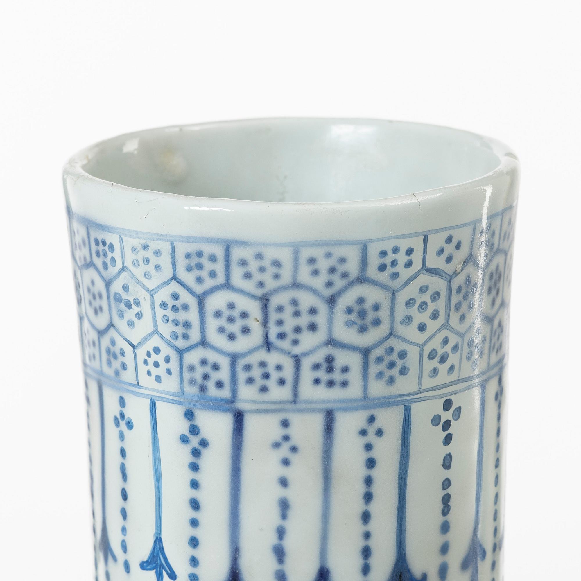 A blue and white moon flask, Qing dynasty, 19th century.