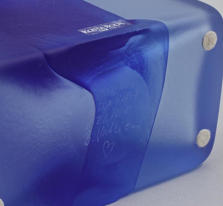 FLASKA, glas, Bertil Vallien, Kosta Boda Atelier, sent 1900-tal.