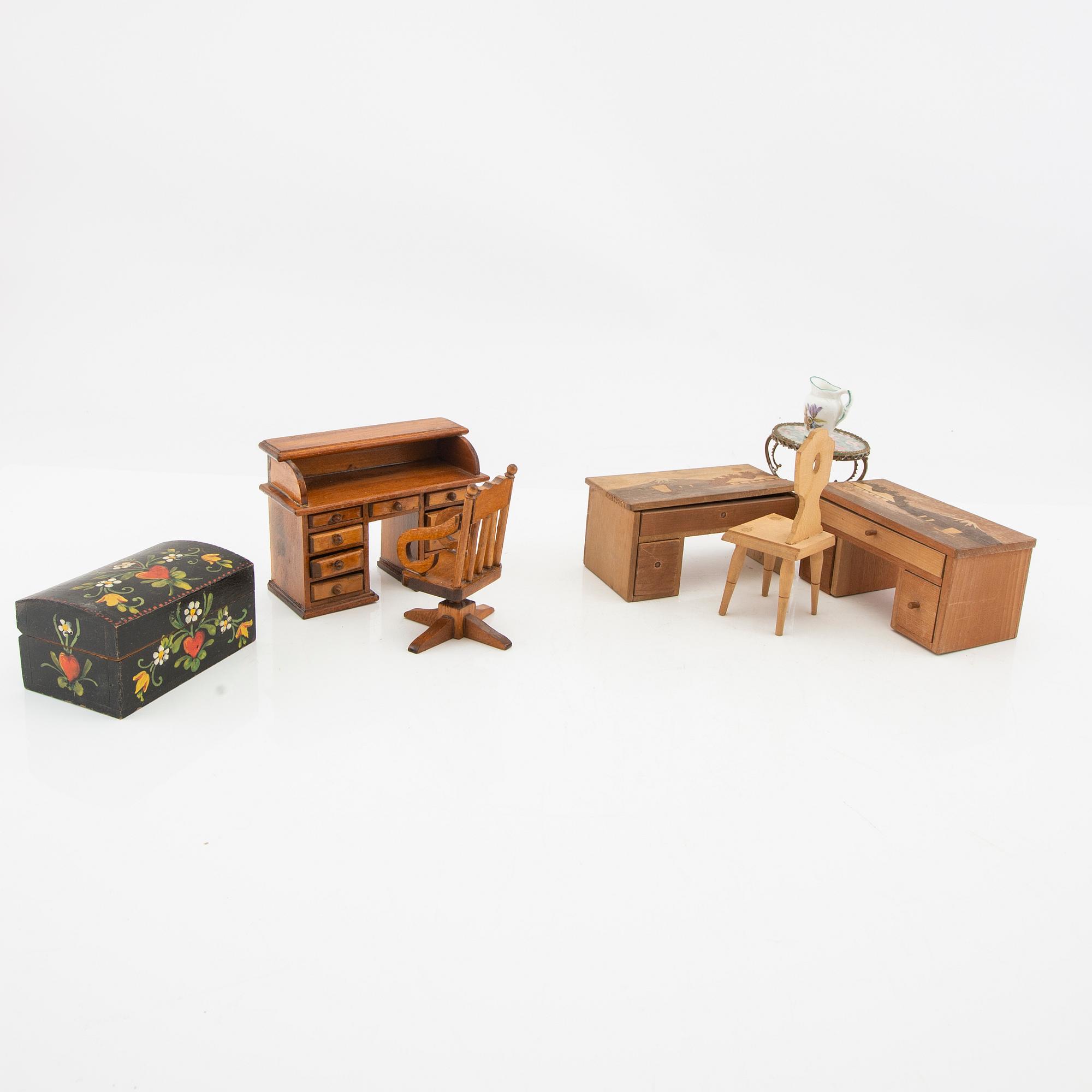 Dollhouse Furniture and Dolls from the 20th Century.