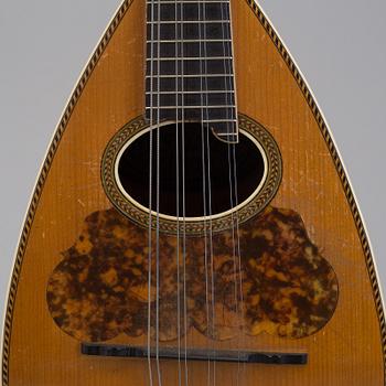 A CREMONATONE WASHBURN MANDOLIN, first half of the 20th century.