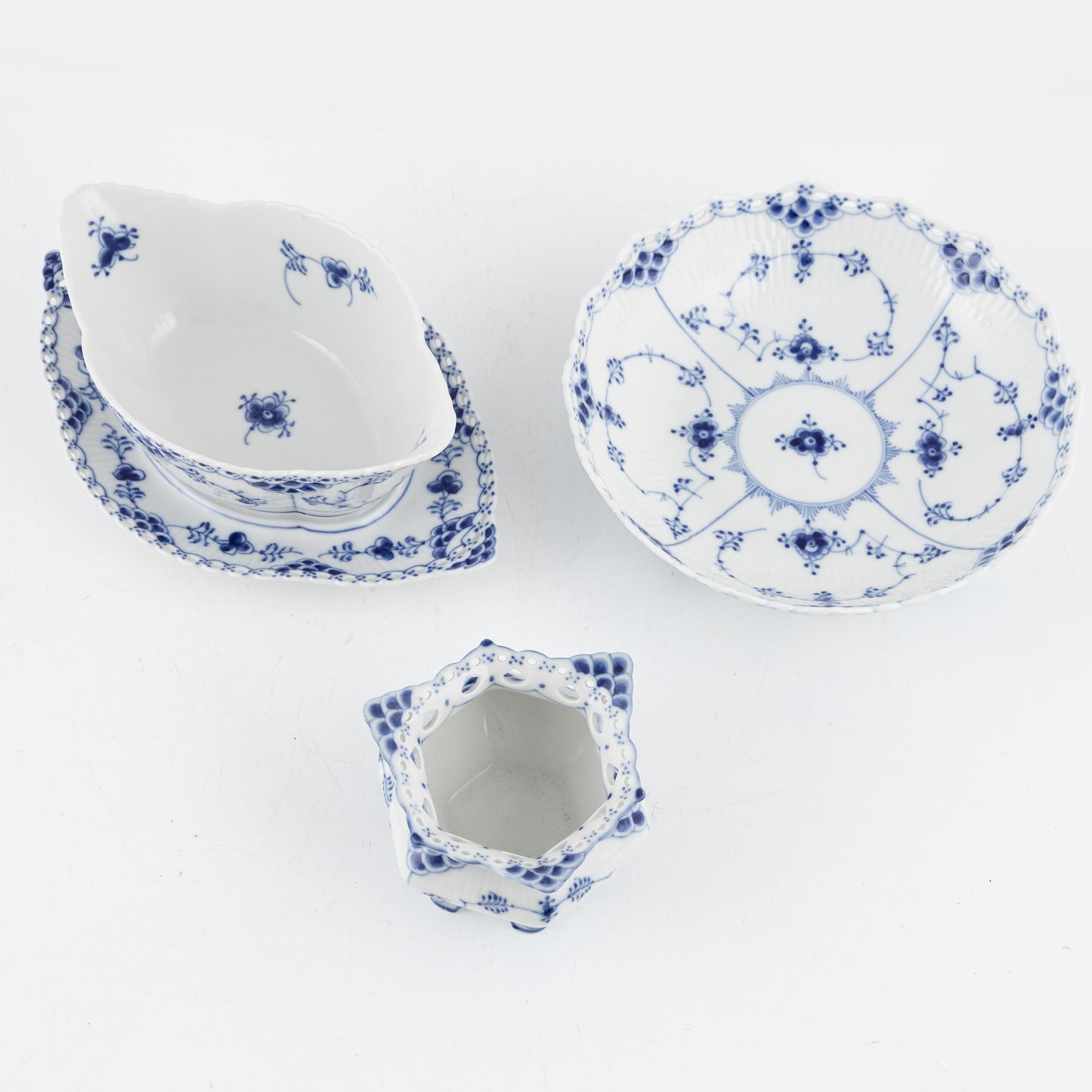 Royal Copenhagen, servisdelar, 5 st, porslin, "Musselmalet Hel- och Halvblonde", Danmark.