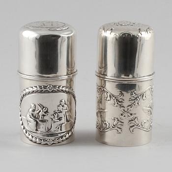 CIGARETTBURKAR, 2 st, silver, William Comyns, London 1902 och 1908.