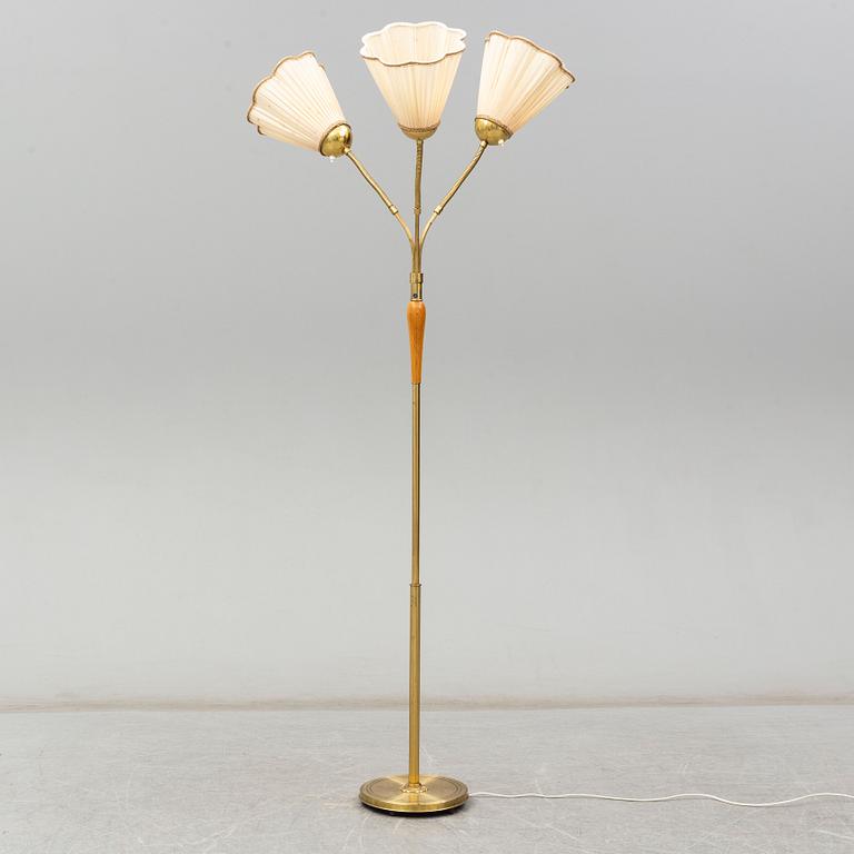 A mid 20th century floor lamp.