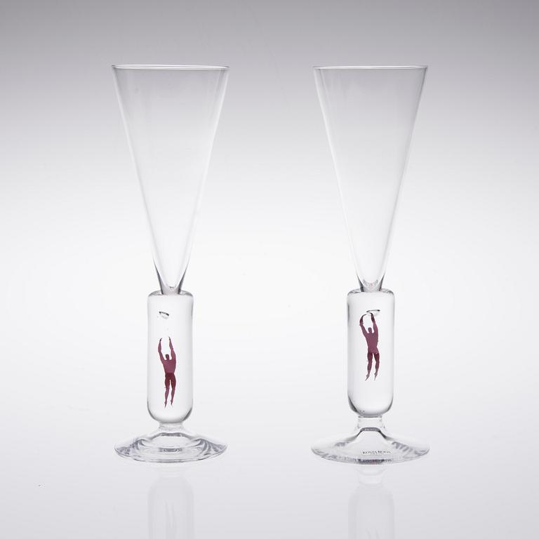 GLAS, ett par, "Millennium" Bert Vallien, Kosta Boda, signerade och numrerade 12182 och 12183.